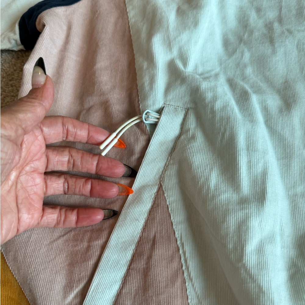 Kith Men’s Cream and Blue Quarter zip - Picture 4 of 7